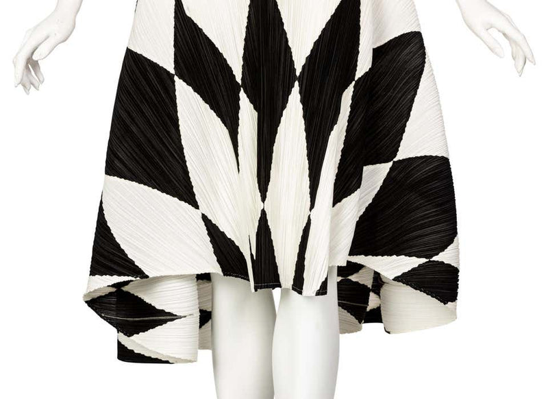 Pleats Please Issey Miyake // Black & White Pleated Dress – VSP Consignment